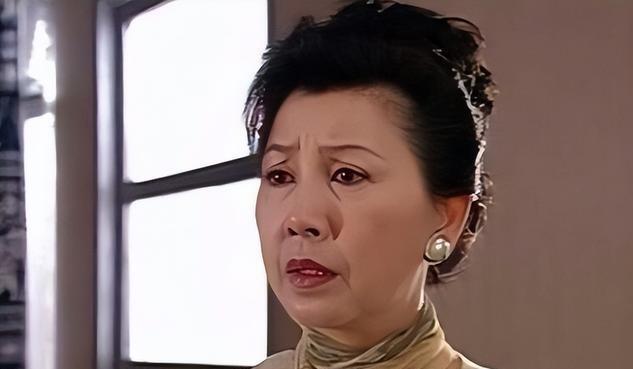 PG电子登录入口-突传死讯!香港知名演员老公在家中离世,坐在轮椅上没了呼吸